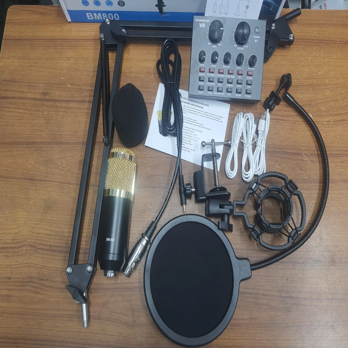 BM 800 Studio condenser Microphone set with V8 Sound Card with 48v power supply